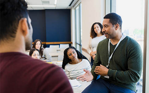 The discussion of a group of people in the classroom. 